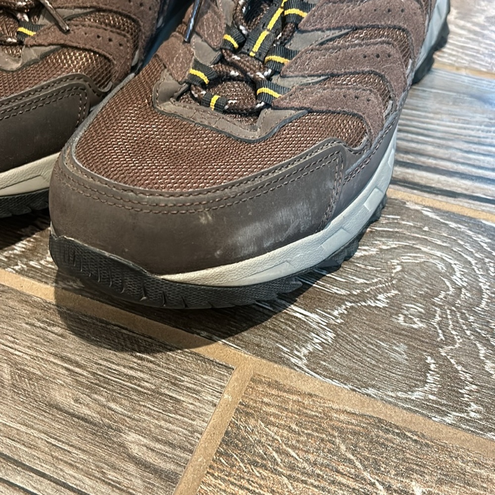 Columbia Brown Sneakers with Gore-Tex and Traction Soles - Picture 2 of 5